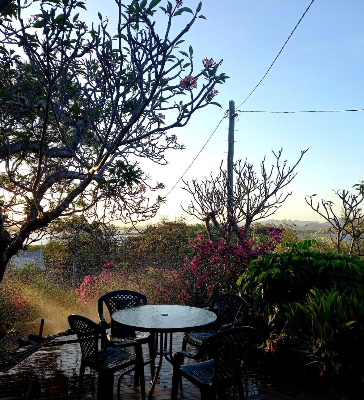 J & Ella'S Holiday House - 1 Bedroom, 1 Bathroom Home Cooktown Exterior foto