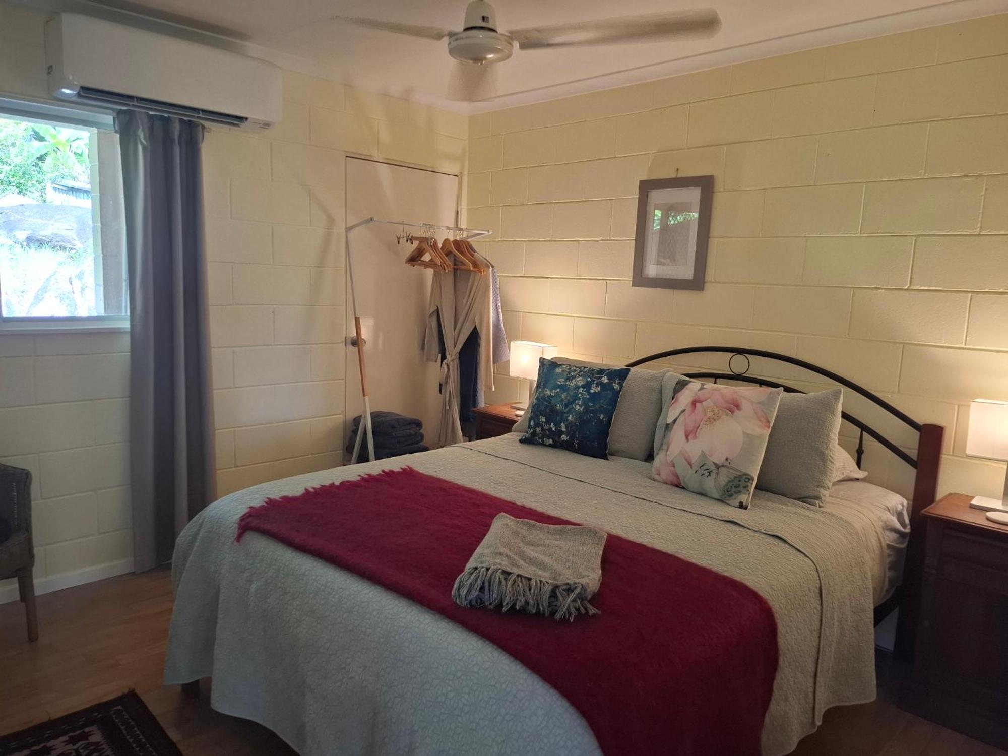 J & Ella'S Holiday House - 1 Bedroom, 1 Bathroom Home Cooktown Exterior foto